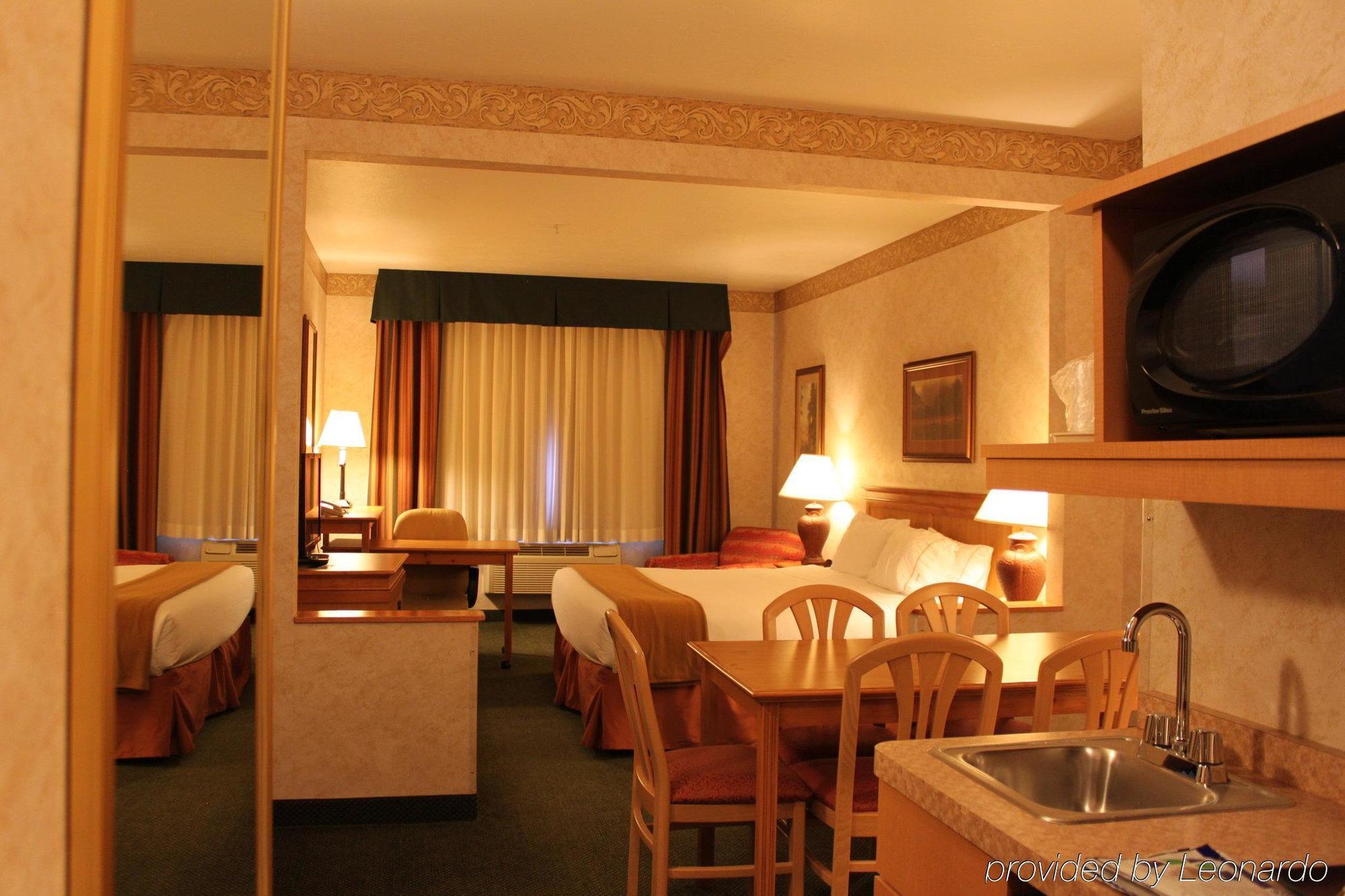 Holiday Inn Express Hotel & Suites Raton By Ihg מראה חיצוני תמונה
